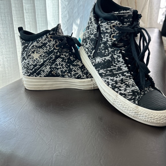 Converse size 7.5 women - Picture 4 of 5